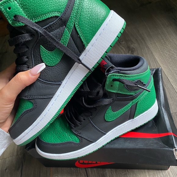 Jordan 1 Retro High OG - 6Y (7.5W) - New - Picture 2 of 9